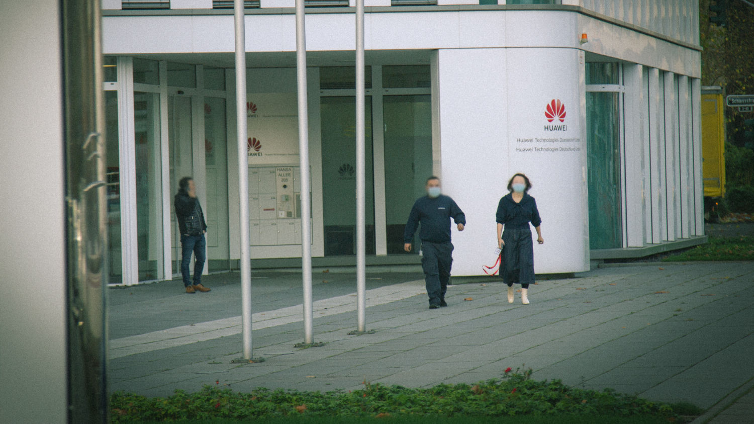 „Löschen Sie die Fotos“: Huawei fühlt sich durch den Reporter vor der Zentrale in Düsseldorf in seinem Revier verletzt