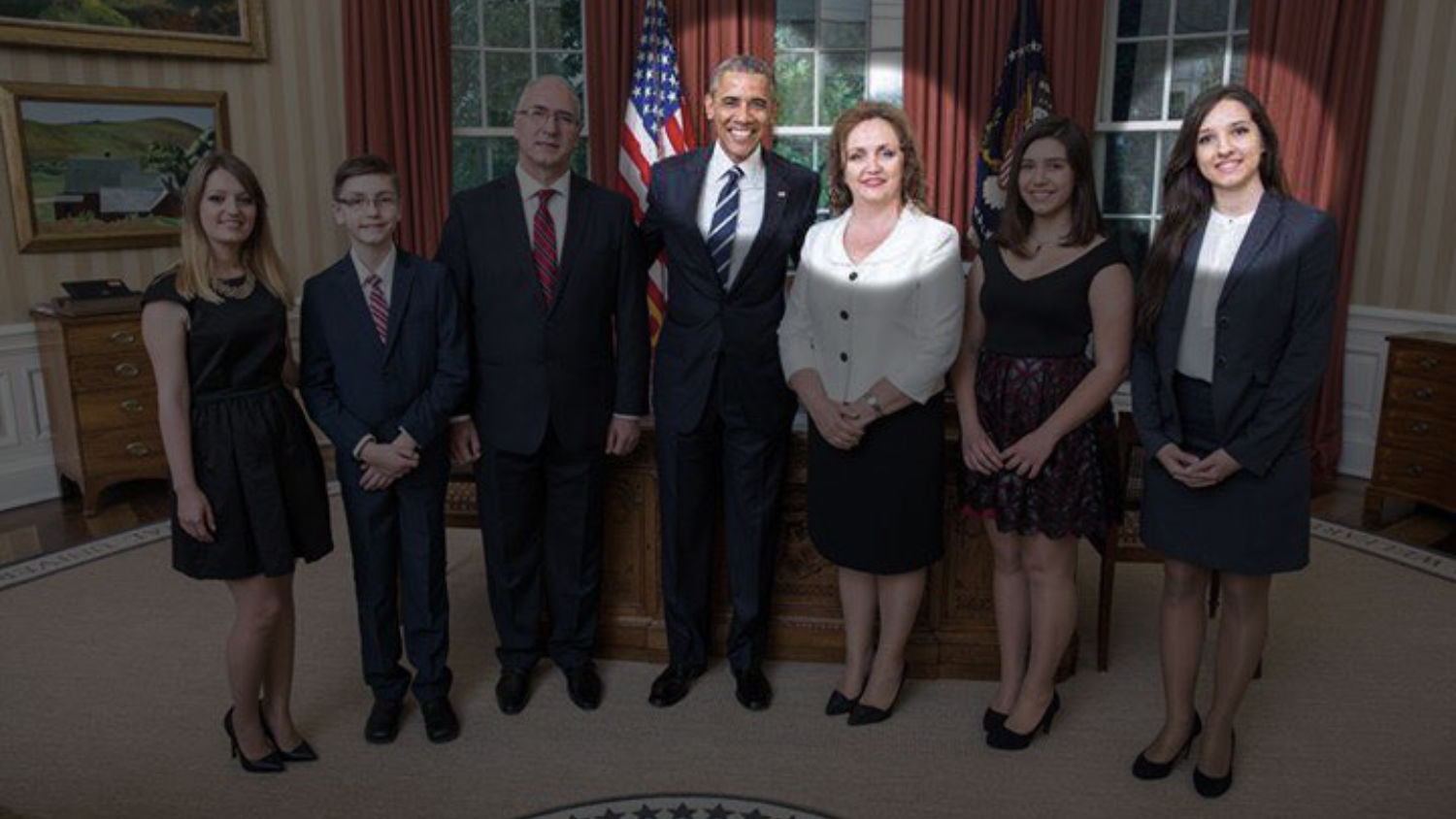 Barack Obama mit der albanischen Botschafterin Floreta Luli-Faber und Anxhela Faber von Acromax Media